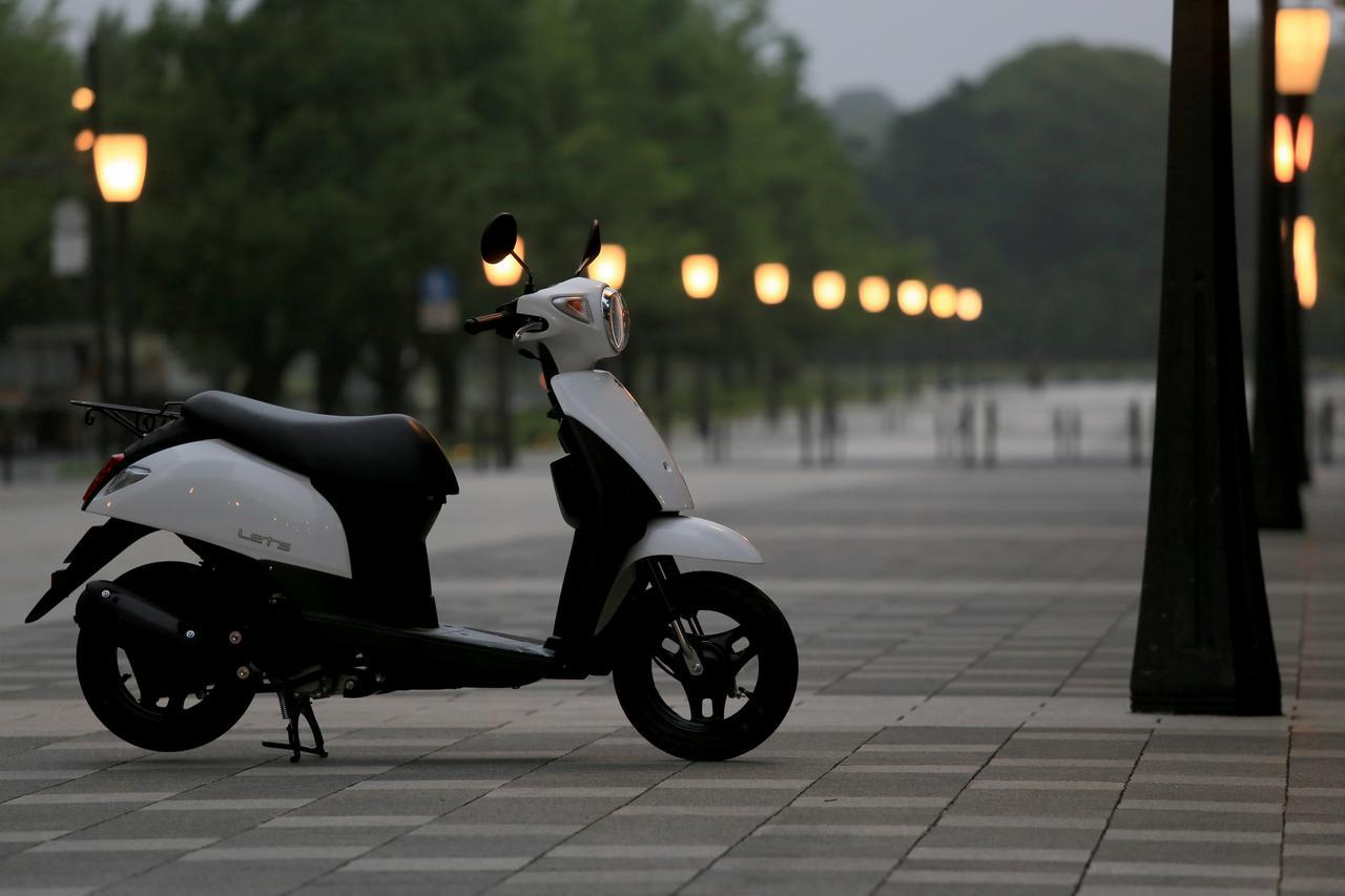 自転車から原付50ccスクーターに乗り換えると世界が広がる レッツで高校時代を思い出しながらナイトツーリング 穴が空くまでスズキを愛でる レッツ 試乗インプレ 5 Webオートバイ 自動車情報サイト 新車 中古車 Carview