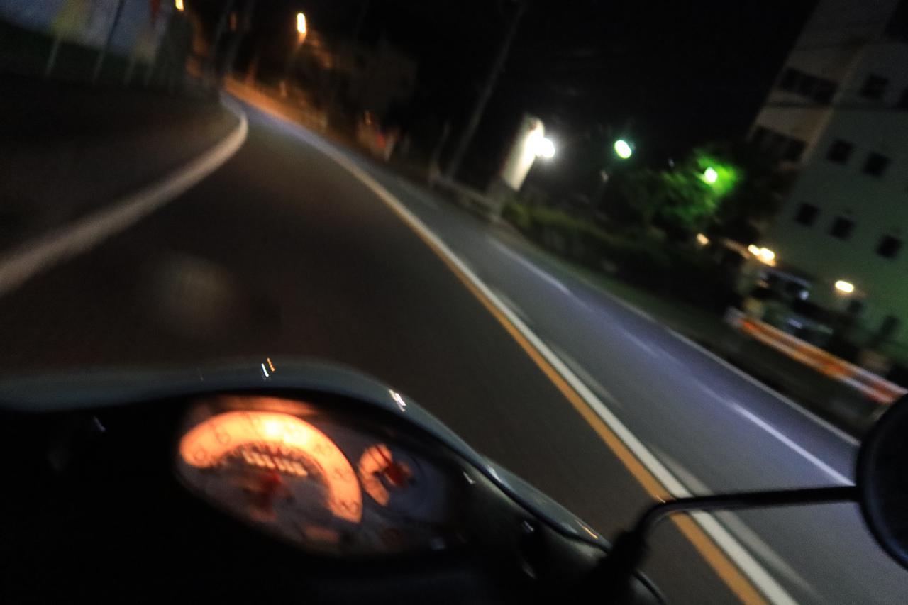 自転車から原付50ccスクーターに乗り換えると世界が広がる レッツで高校時代を思い出しながらナイトツーリング 穴が空くまでスズキを愛でる レッツ 試乗インプレ 5 Webオートバイ 自動車情報サイト 新車 中古車 Carview