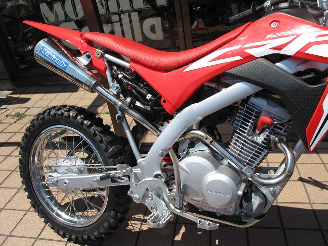 Crf125fをもっとパワフルに変えるエキゾースト サイレンサー登場 Webオートバイ 自動車情報サイト 新車 中古車 Carview