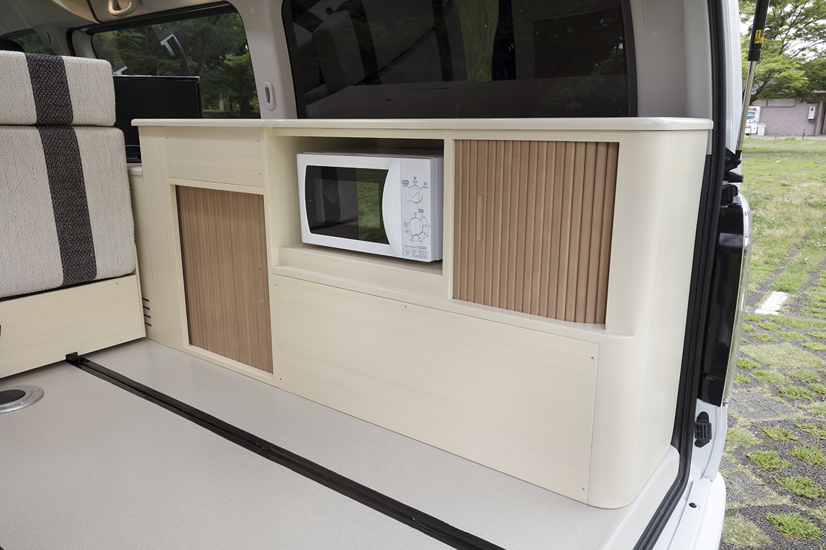 身長180cmでも車内を歩けるハイエース キャンピングカー Auto Messe Web の写真 9ページ目 自動車情報サイト 新車 中古車 Carview