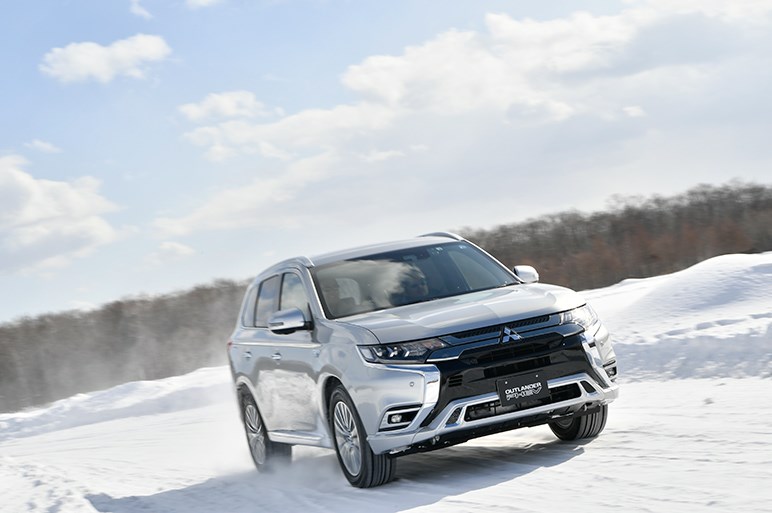 三菱デリカd 5ほか3モデルの四駆システムの違いを雪上で確認した Carview 自動車情報サイト 新車 中古車 Carview