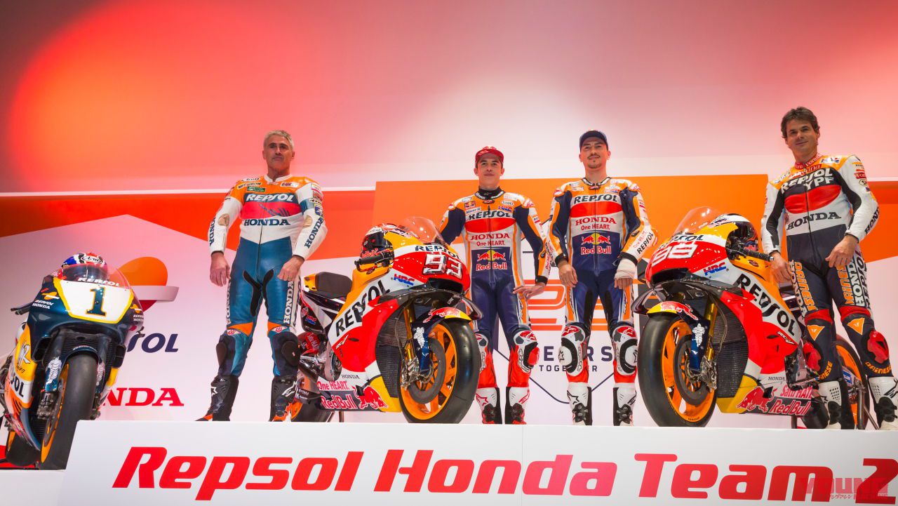 Motogp 25周年のレプソルホンダチーム体制発表にレジェンドライダーが集う Webヤングマシン 自動車情報サイト 新車 中古車 Carview