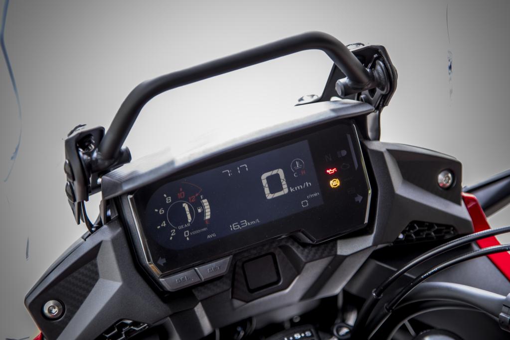 実走燃費28 6km L ホンダ 400xは 何から何までちょうどいい そんなバイクである Motorfan 自動車情報サイト 新車 中古車 Carview
