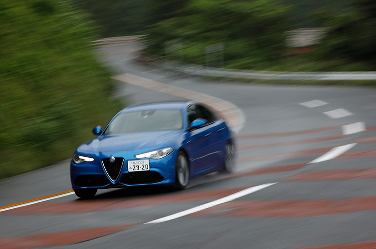 アルファ ジュリアの走りは3シリーズに匹敵 残るはドイツに負けない先進感 Carview 自動車情報サイト 新車 中古車 Carview