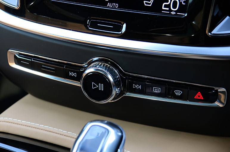 ボルボ V60がじわじわ売れているのはベースグレードの凄さにあるのでは疑惑 Carview 自動車情報サイト 新車 中古車 Carview