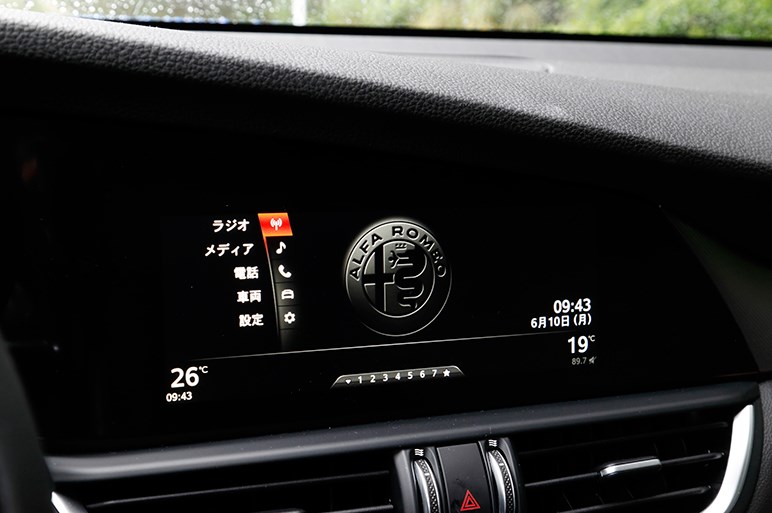 アルファ ジュリアの走りは3シリーズに匹敵 残るはドイツに負けない先進感 Carview 自動車情報サイト 新車 中古車 Carview