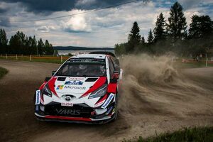 WRCフィンランド：2日目はトヨタのタナクがポジションキープも、シトロエンが猛追