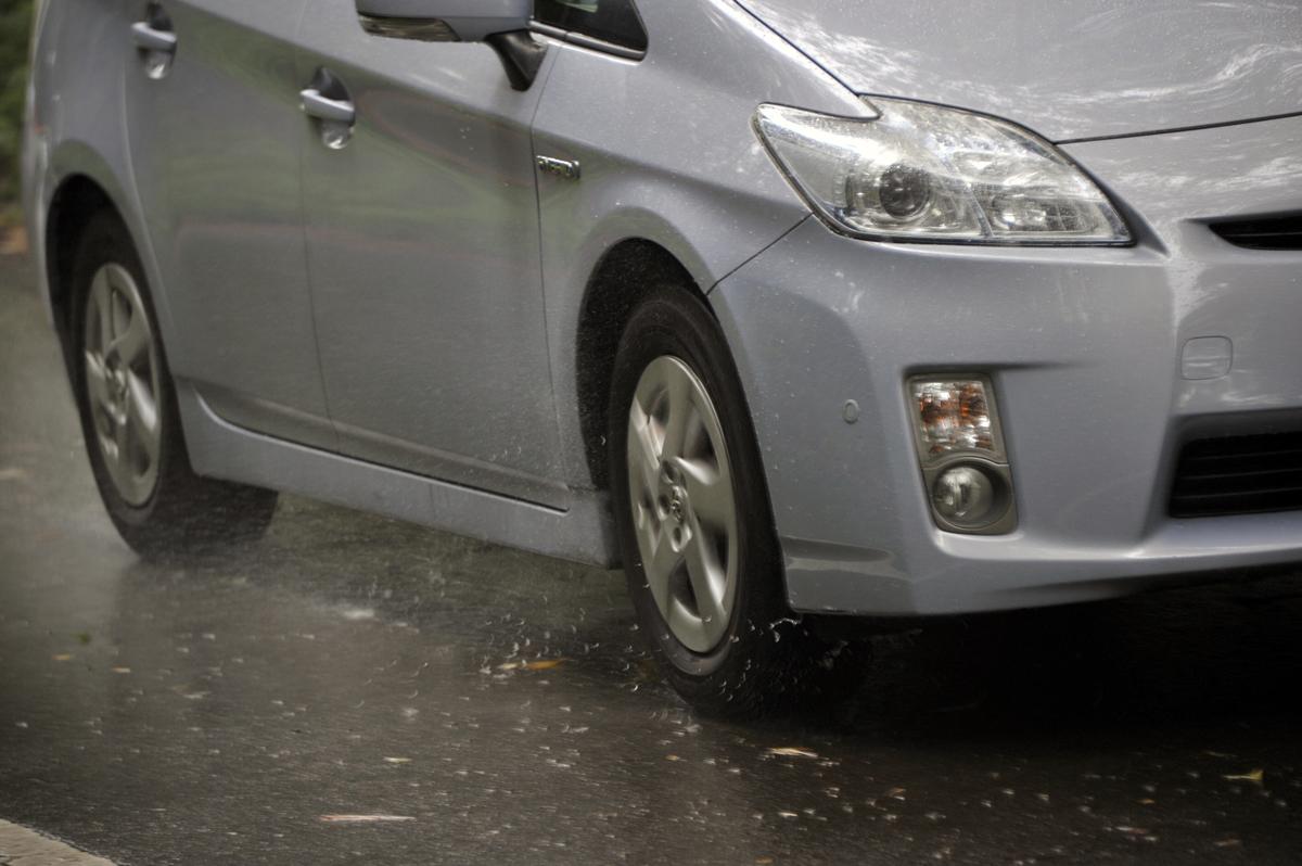 噂の真相 なぜか修理依頼が増える 雨の日にタイヤのパンクが多いというのは本当か Web Cartop 自動車情報サイト 新車 中古車 Carview