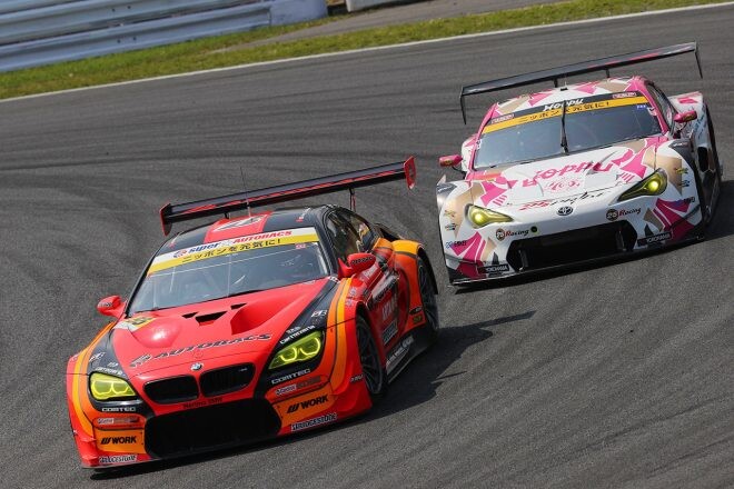 【GT300途中経過】ARTA BMWがトップ快走。チームによってピット戦略が分かれる展開に