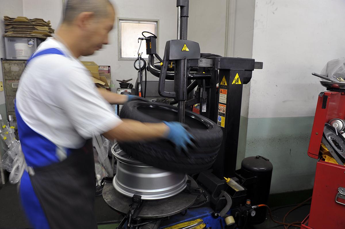 安い量販店ではなく高くても新車ディーラーでタイヤを購入する意味とは Web Cartop 自動車情報サイト 新車 中古車 Carview
