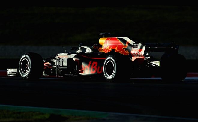レッドブル、初のホンダパワーユニット搭載F1カー『RB15』の発表日を決定