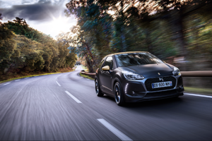 DS、フレンチブルーミーティング2016で限定車のDS3 PERFORMANCEを展示