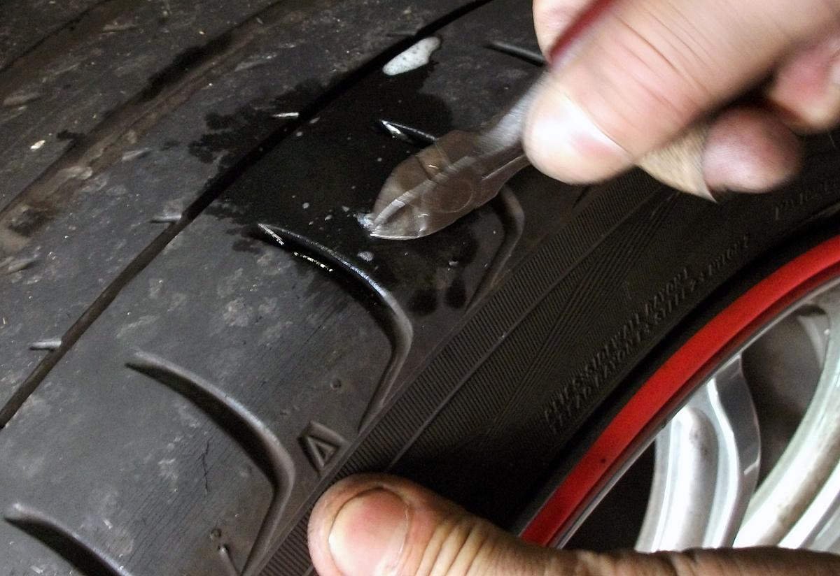 初心者必見 タイヤがパンクしたときにやってはいけない行為３つ Auto Messe Web 自動車情報サイト 新車 中古車 Carview
