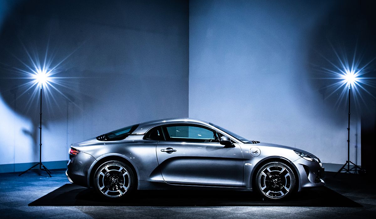 どっちのアルピーヌがお好み 新型a110に待望のカタログモデル登場 Gq Japan 自動車情報サイト 新車 中古車 Carview