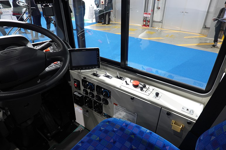 新型いすゞ エルガ デュオ 日野 ブルーリボン ハイブリッド 日本製連節バスの運行を阻む法の壁 Carview 自動車情報サイト 新車 中古車 Carview