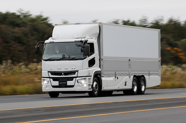 三菱ふそう新型 スーパーグレート とダイムラートラックの2台に試乗 日本欧州北米の最新トラックってどんな感じ Carview の写真 35ページ目 自動車情報サイト 新車 中古車 Carview