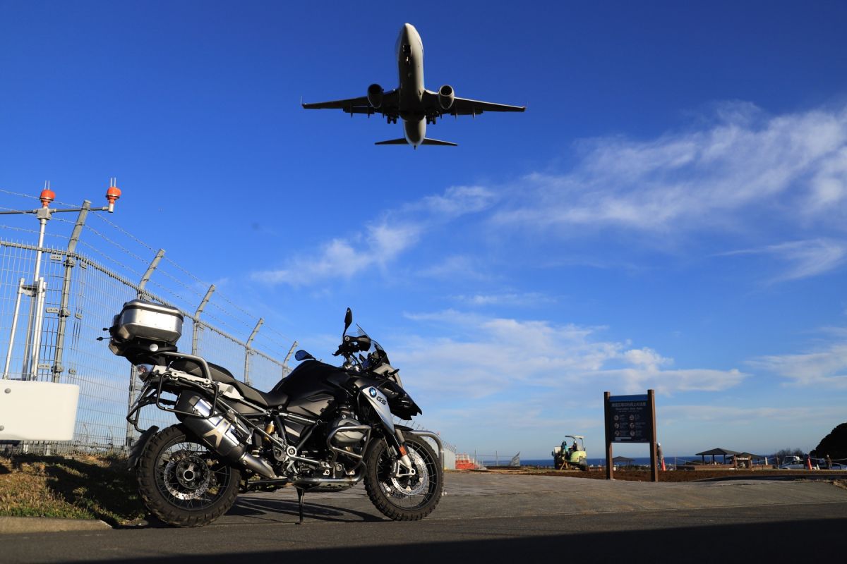 迫力満点の飛行機とツーショット バイク X 飛行機撮影スポットコレクション バイクブロス の写真 8ページ目 自動車情報サイト 新車 中古車 Carview