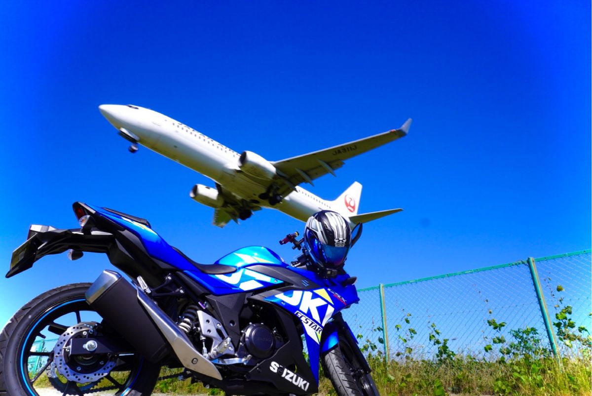 迫力満点の飛行機とツーショット バイク X 飛行機撮影スポットコレクション バイクブロス 自動車情報サイト 新車 中古車 Carview