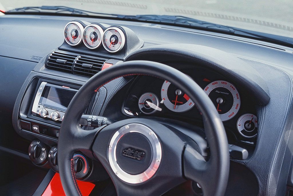 フィットに2 0lレースエンジン搭載 無限のレーシング魂 ここに炸裂 Option Back Number Web Option 自動車情報サイト 新車 中古車 Carview