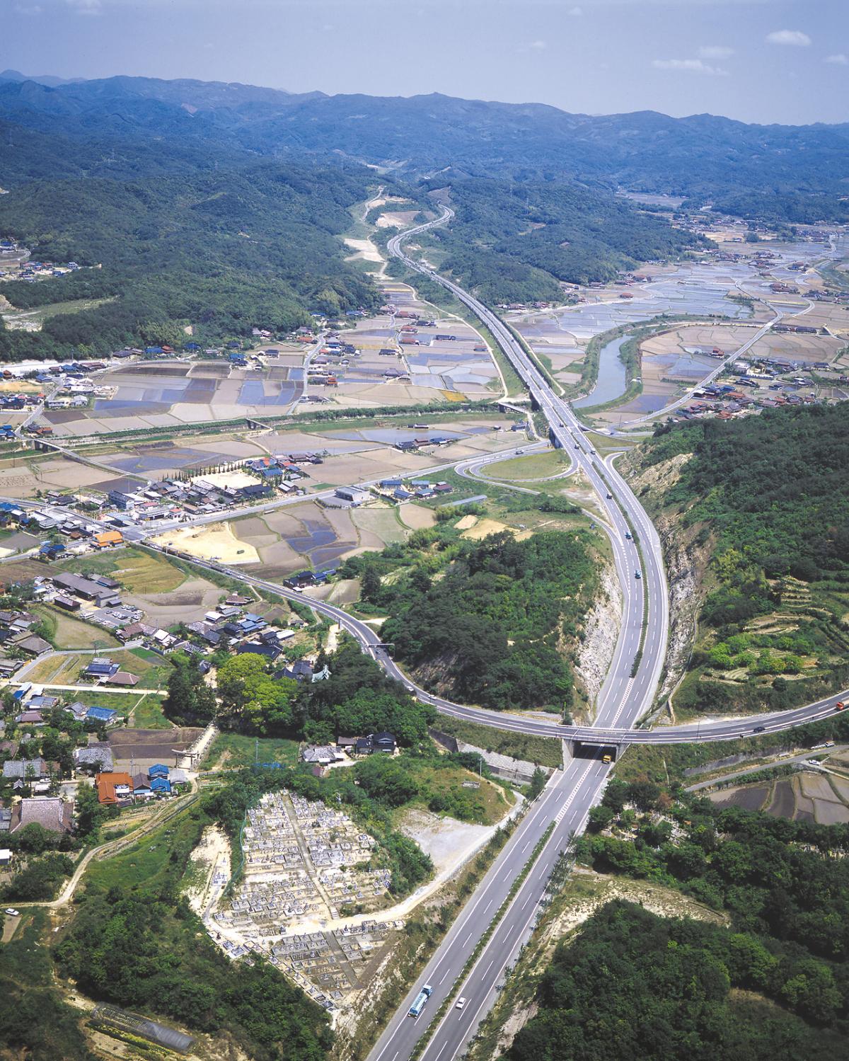 ムービー なんと全長約30km 日本一長い私道を走るダブルストレーラーの勇姿 Web Cartop 自動車情報サイト 新車 中古車 Carview