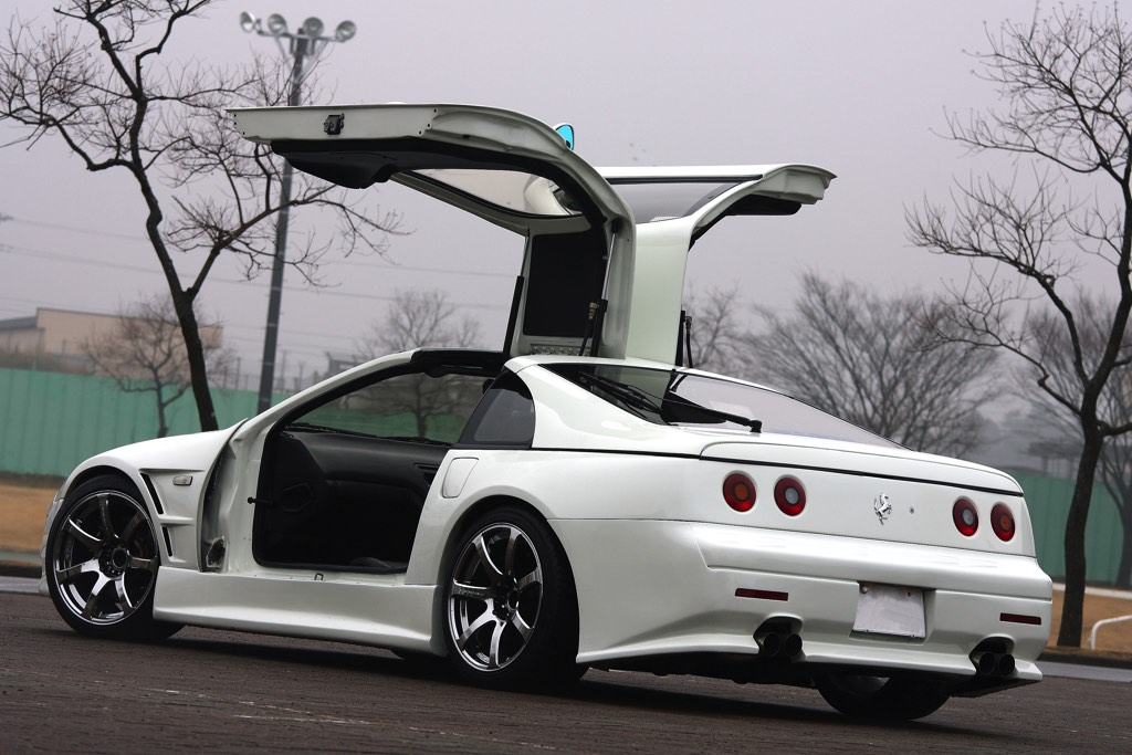 Z32に水平開閉式の電動ガルウイングを搭載 3年の月日を費やして製作された超絶ホットマシン Web Option 自動車情報サイト 新車 中古車 Carview