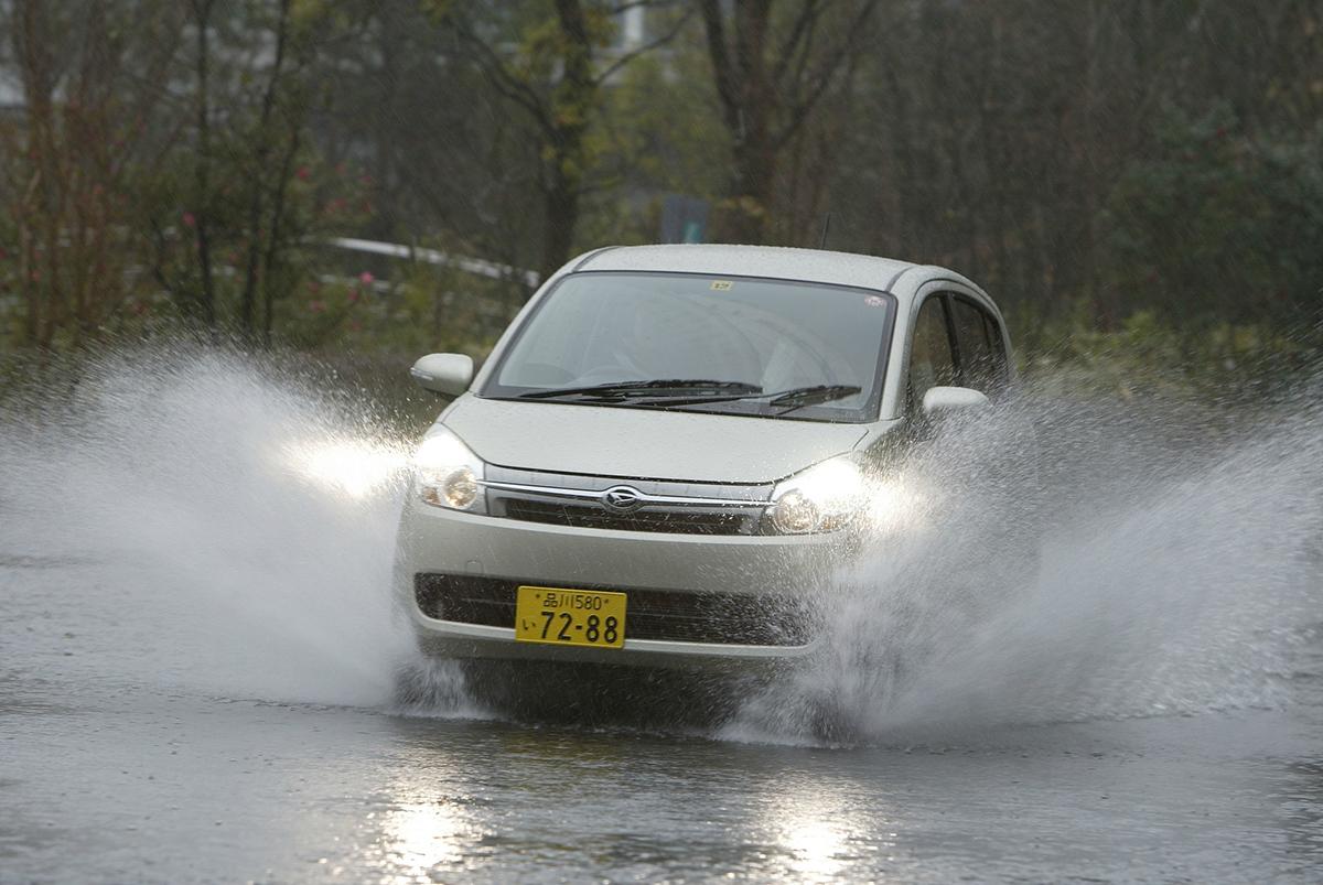 修理できるボーダーラインは クルマはどこまで水に浸かると 廃車レベル なのか Web Cartop 自動車情報サイト 新車 中古車 Carview