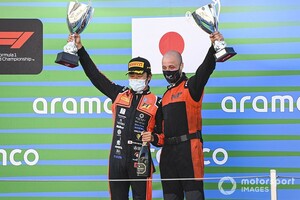 FIA F2バルセロナ：レース1｜松下信治、18番手スタートから驚異の大逆転優勝！　角田裕毅も5位入賞