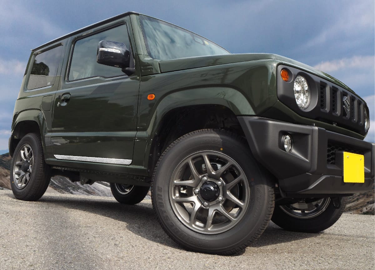 新型スズキ ジムニー ジムニーシエラのボディサイドが変わる サムライプロデュースの貼るだけ簡単のちょい足しパーツ スタイルワゴン ドレスアップナビ 自動車情報サイト 新車 中古車 Carview