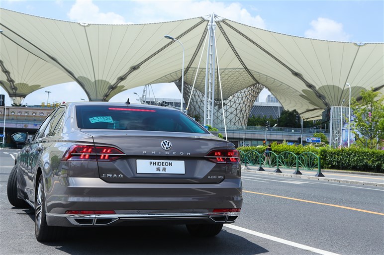 中国に活路を見出したvwフェートンの後継車フィデオン Carview の写真 自動車情報サイト 新車 中古車 Carview