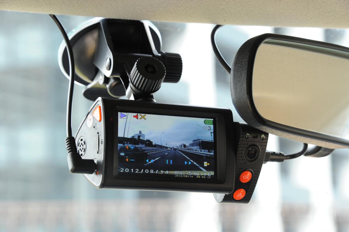 ドライブレコーダーの取付位置に注意 場所によっては違法のケースも Web Cartop の写真 自動車情報サイト 新車 中古車 Carview