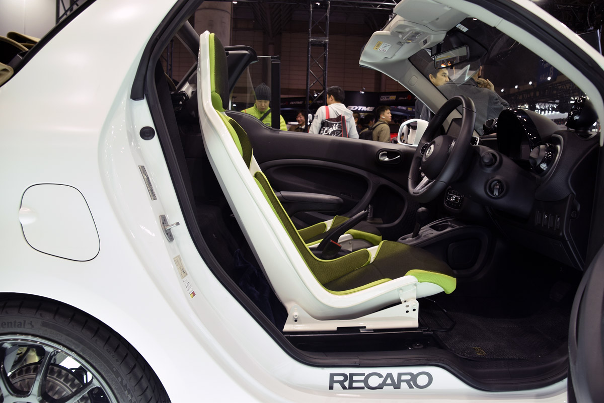 RECAROからフルバケットシートの概念を変える新発想なモデル