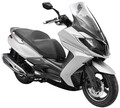 125cc 原付二種だけど、ビッグスクーター!? キムコ「ダウンタウン125i ABS」を解説＆試乗インプレ！