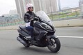 125cc 原付二種だけど、ビッグスクーター!? キムコ「ダウンタウン125i ABS」を解説＆試乗インプレ！