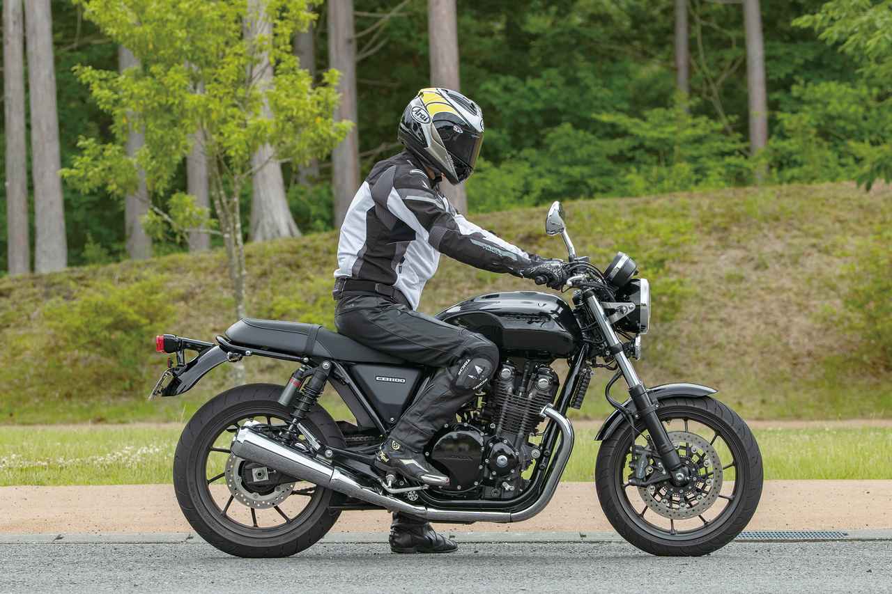 由緒正しい空冷4気筒をスポーティに愉しむ 走りのcb Honda Cb1100rs 19年 試乗インプレ Webオートバイ 自動車情報サイト 新車 中古車 Carview