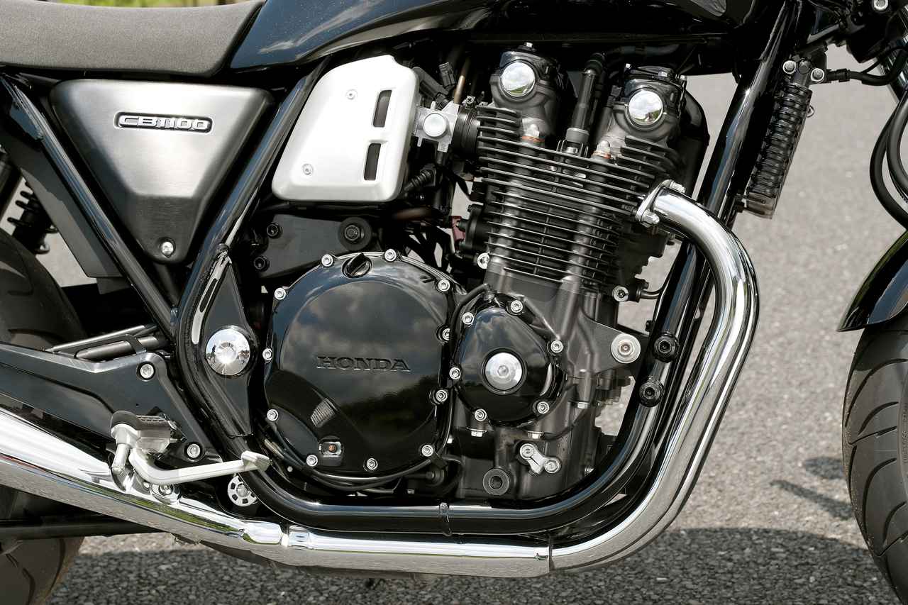 由緒正しい空冷4気筒をスポーティに愉しむ 走りのcb Honda Cb1100rs 19年 試乗インプレ Webオートバイ 自動車情報サイト 新車 中古車 Carview