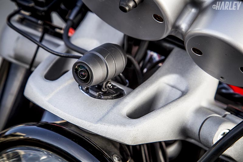 Gps付バイク専用ドライブレコーダーをハーレーに取り付けてみた Edr 21g Webヤングマシン 自動車情報サイト 新車 中古車 Carview