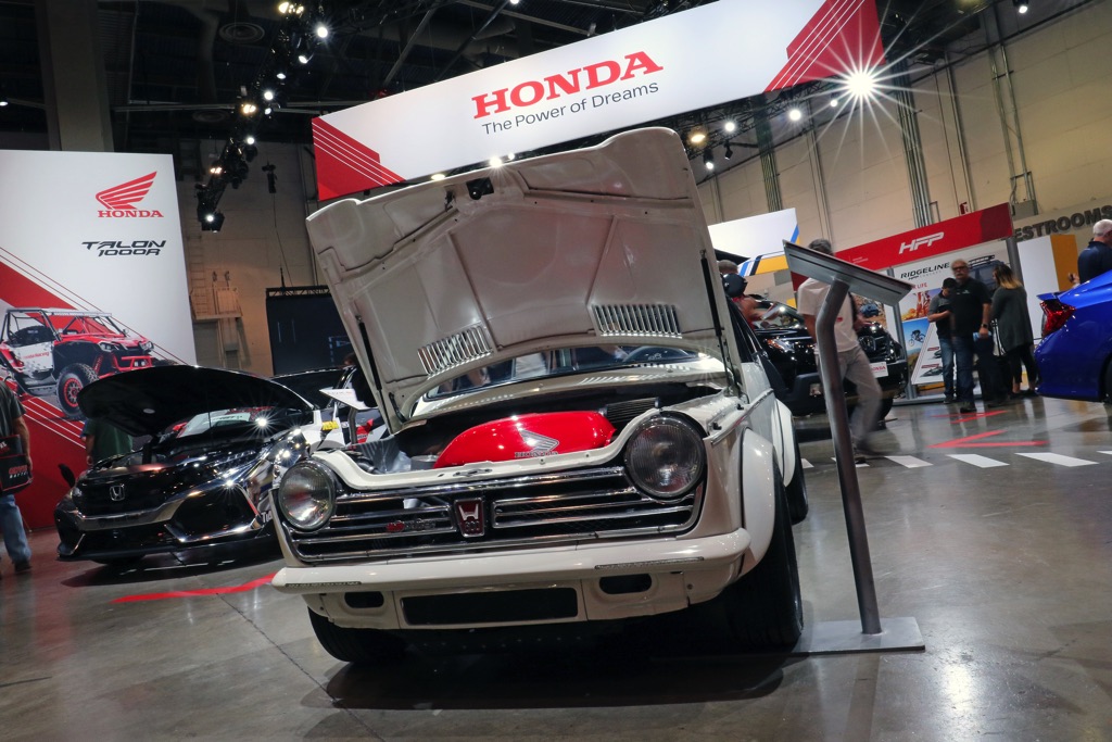 ホンダのnコロ N600 にvfr800のパワートレインを移植 笑撃のエンジンルームを見よ Sema Show 2019 Web Option 自動車情報サイト 新車 中古車 Carview
