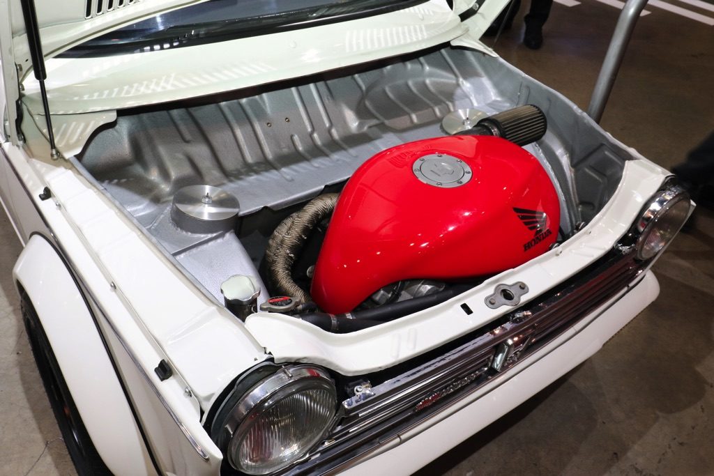 ホンダのnコロ N600 にvfr800のパワートレインを移植 笑撃のエンジンルームを見よ Sema Show 19 Web Option 自動車情報サイト 新車 中古車 Carview