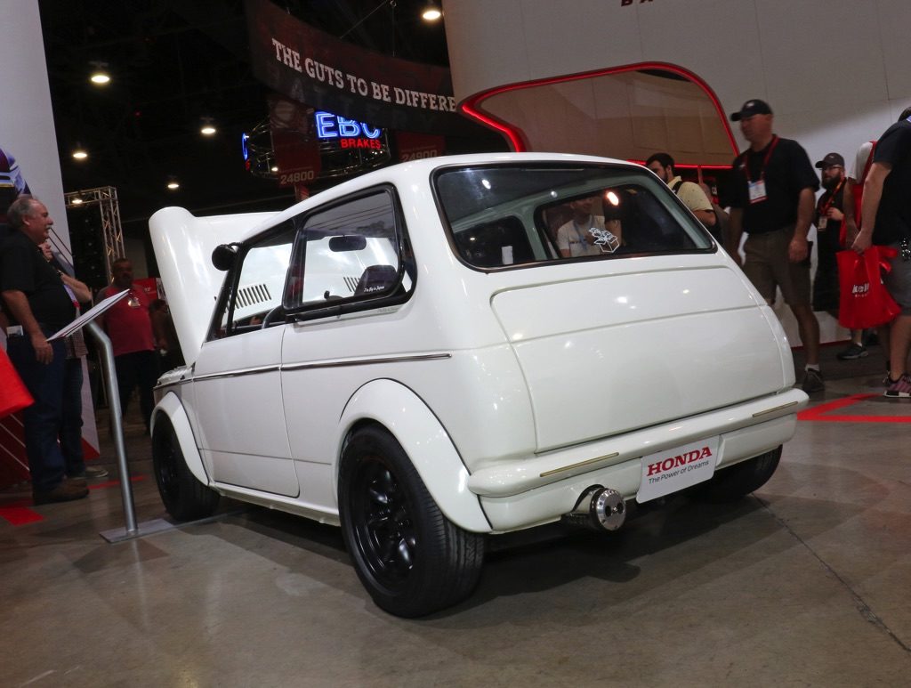 ホンダのnコロ N600 にvfr800のパワートレインを移植 笑撃のエンジンルームを見よ Sema Show 19 Web Option 自動車情報サイト 新車 中古車 Carview