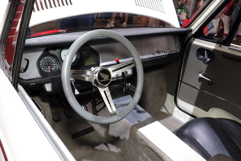ホンダのnコロ N600 にvfr800のパワートレインを移植 笑撃のエンジンルームを見よ Sema Show 19 Web Option 自動車情報サイト 新車 中古車 Carview