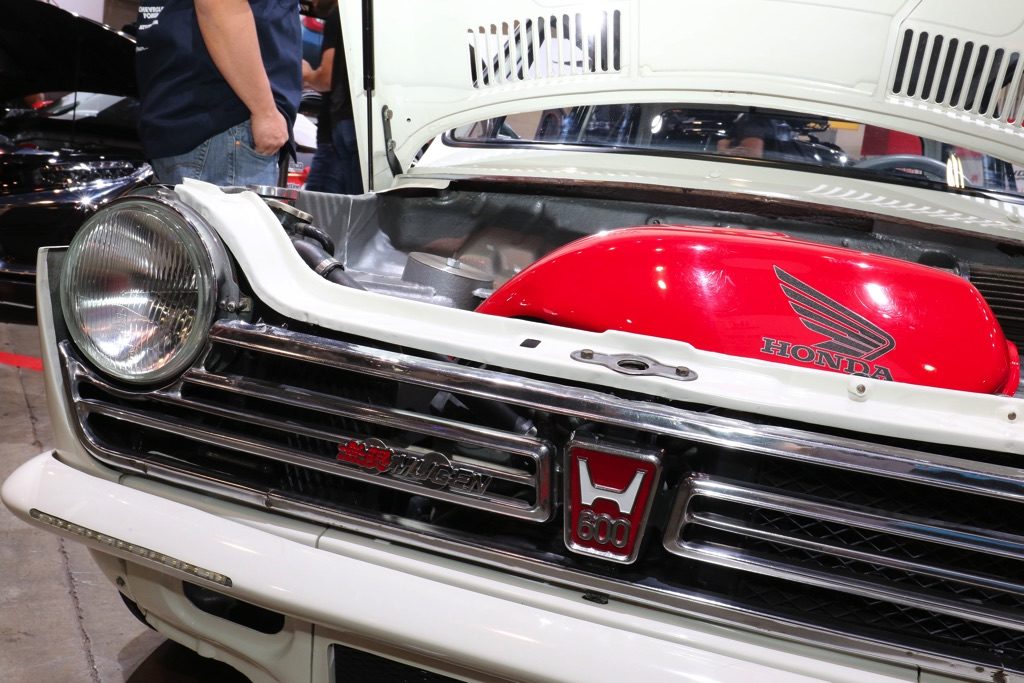 ホンダのnコロ N600 にvfr800のパワートレインを移植 笑撃のエンジンルームを見よ Sema Show 19 Web Option 自動車情報サイト 新車 中古車 Carview