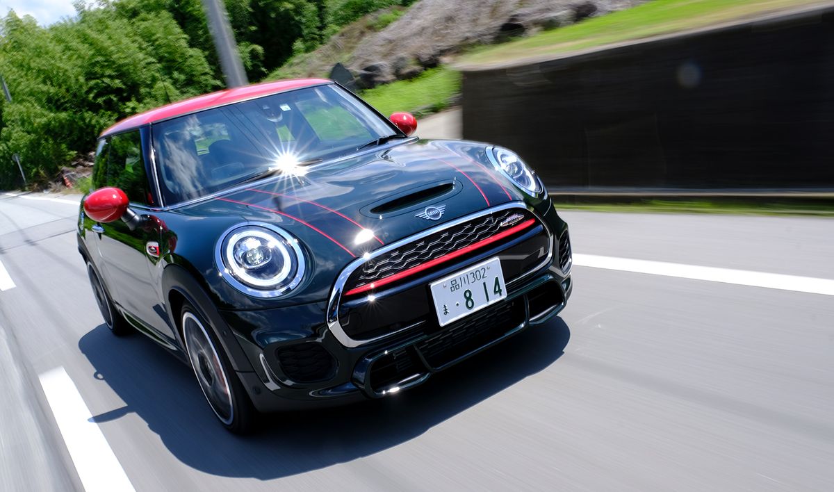 大人とヤンチャがほどよく混ざった新型miniのホットハッチ ジョン クーパー ワークスを味わう Gq Japan の写真 自動車情報サイト 新車 中古車 Carview