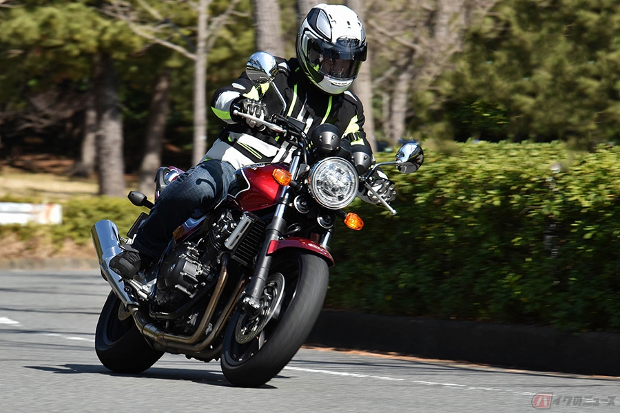 嗚呼 ホンダ Cb400スーパーフォア 日本2輪メーカーの400クラスでライバル不在となった4気筒エンジンに乗る バイクのニュース 自動車情報サイト 新車 中古車 Carview