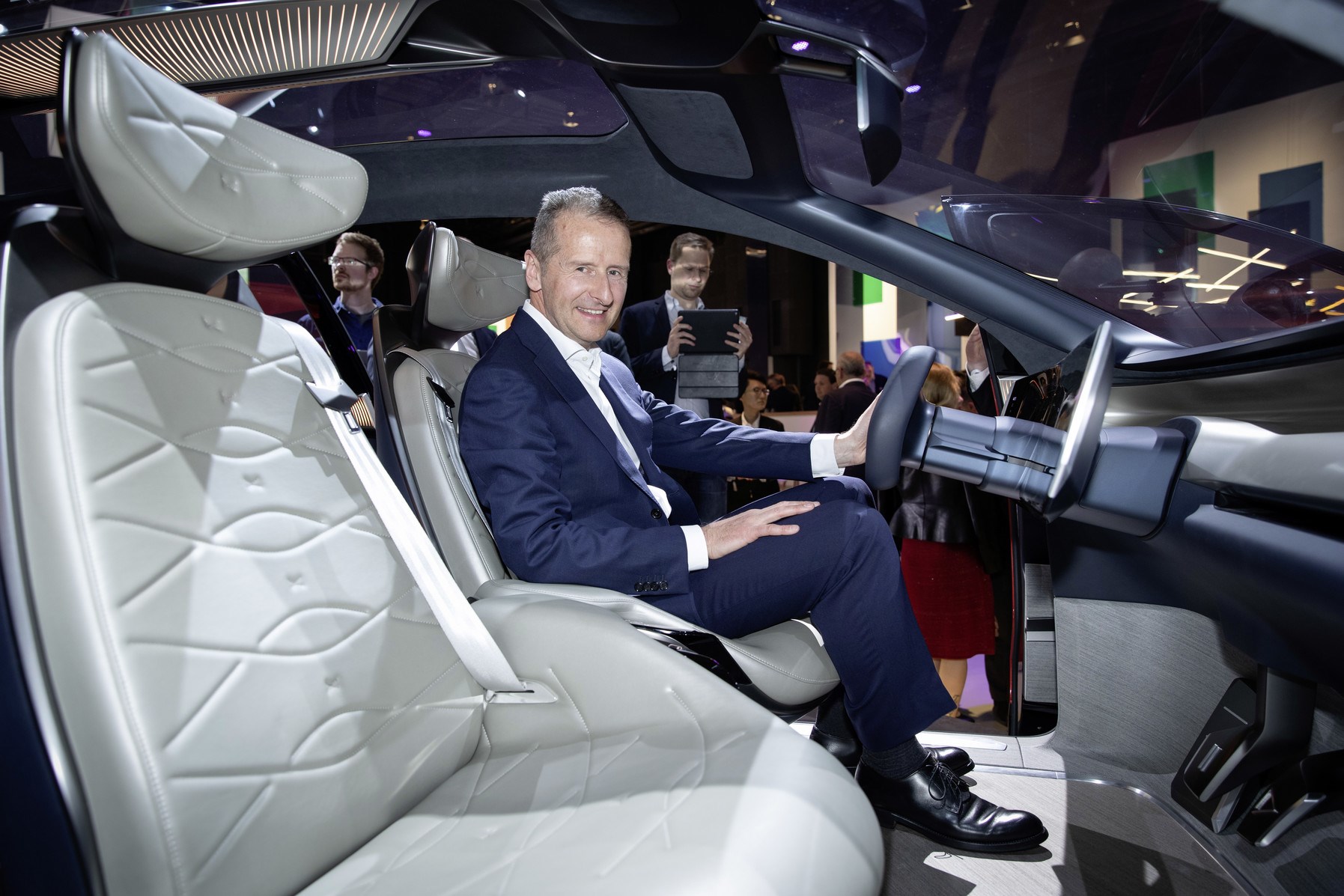 フォルクスワーゲン、新型SUVのコンセプカーを世界初公開