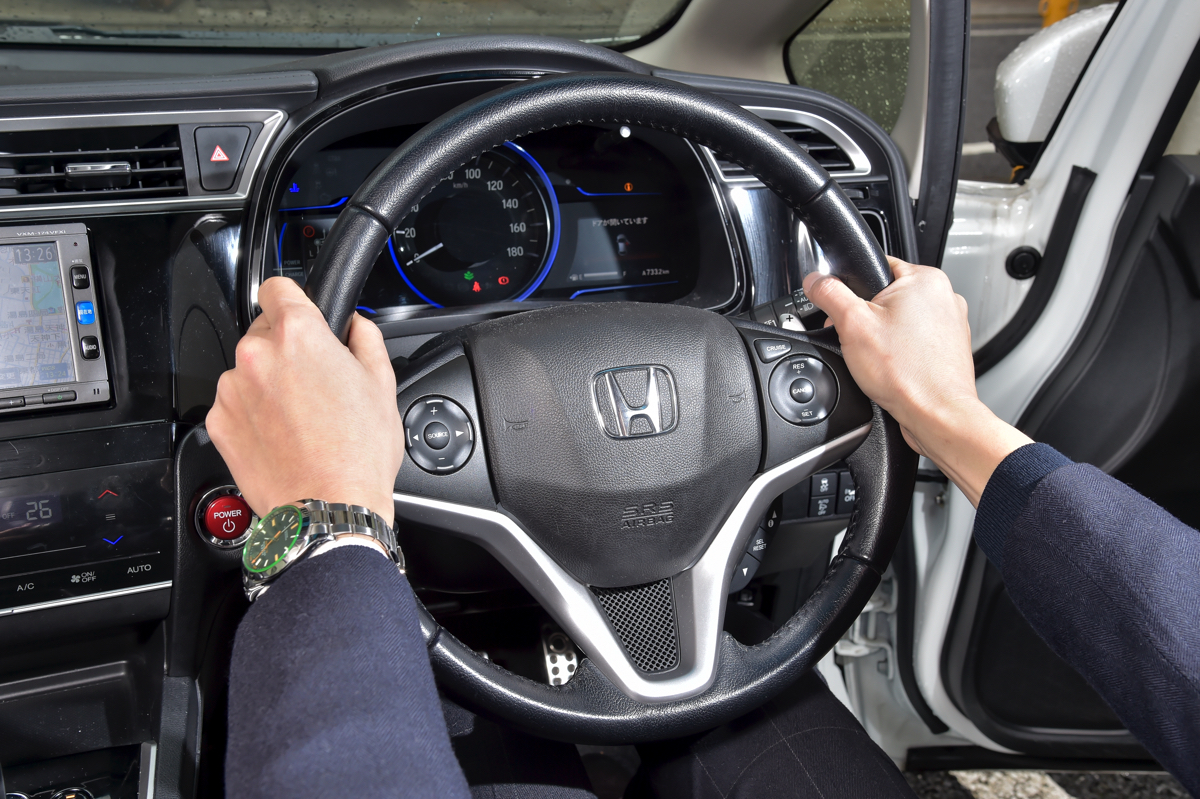 運転の上手い下手が一目でわかる クルマの動きが良くなる ハンドルの握り方 Auto Messe Web の写真 自動車情報サイト 新車 中古車 Carview