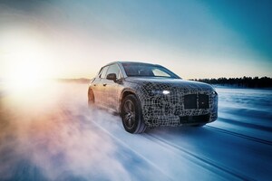 BMW、新型EV「i4」を予告。大容量、高出力の新開発バッテリー採用。価格次第でEV勢力図を塗り替えるか？
