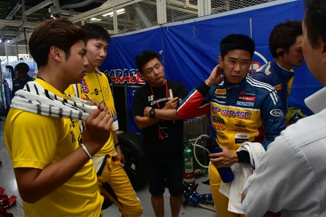 鈴鹿10時間：得意コースのはずが……。2台のGT300マザーシャシーが大苦戦中