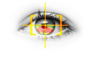 オペル、目の動きを検知するアダプティブヘッドライトを新開発