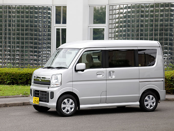 福祉車両 日産 Nv100 クリッパーリオ チェアキャブ 軽ながら便利で快適な室内空間を備えた1台 カーセンサー 自動車情報サイト 新車 中古車 Carview
