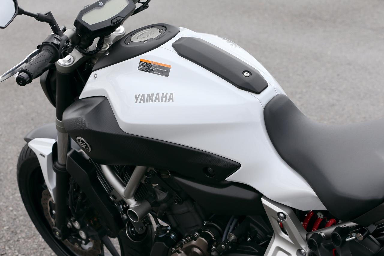 スリムなボディにトルキーなエンジン走りを磨き抜いた痛快ミドル Yamaha Mt 07 Mt 09 試乗インプレ 14年 Webオートバイ 自動車情報サイト 新車 中古車 Carview